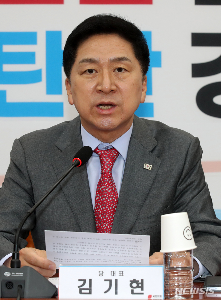 [서울=뉴시스] 고범준 기자 = 김기현 국민의힘 대표가 25일 오전 서울 여의도 국회에서 열린 최고위원회의에서 발언하고 있다. 2023.05.25. bjko@newsis.com