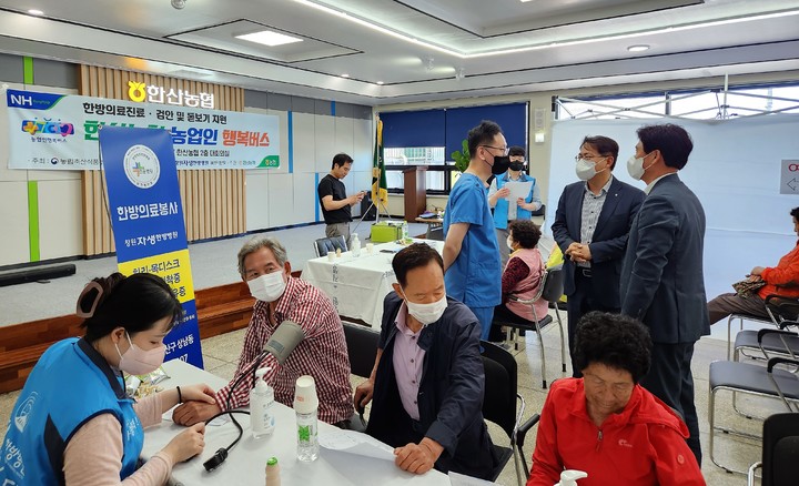 경남농협, 통영 한산농협 ‘농업인 행복버스’ 운행 *재판매 및 DB 금지