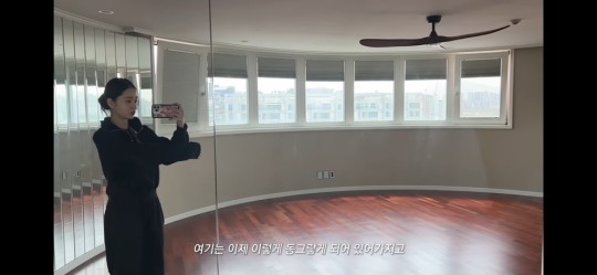 '218만 유튜버' 프리지아, 옷만 800벌…남산타워뷰 집 공개
