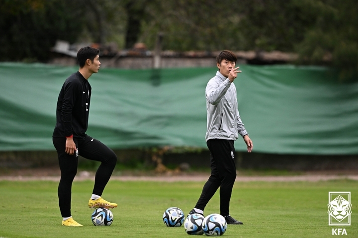 [서울=뉴시스]김은중 U-20 축구대표팀 감독이 에콰도르전을 준비하고 있다. (사진=대한축구협회 제공)