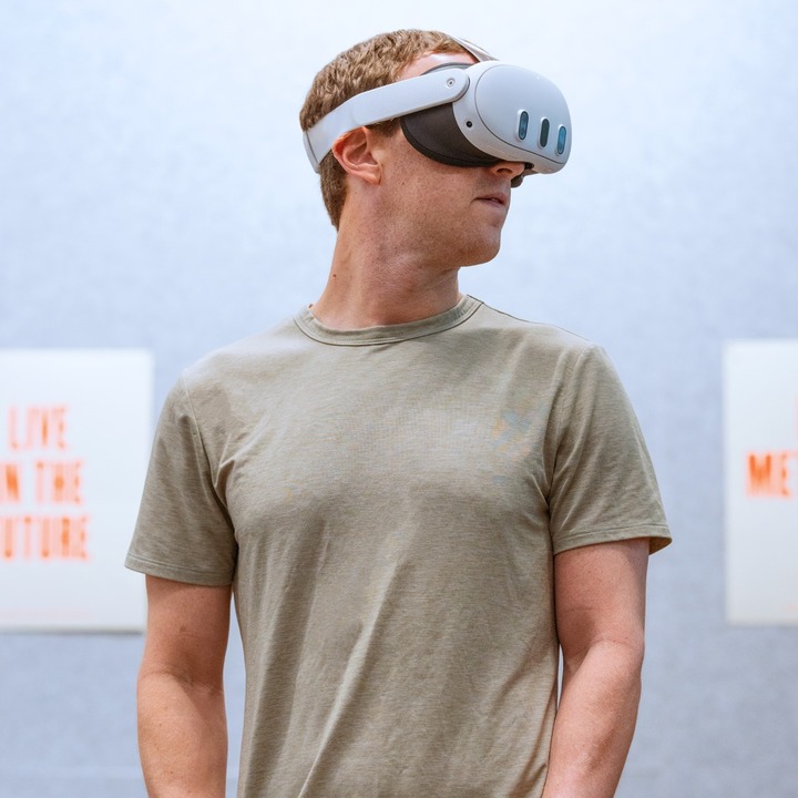 마크 저커버그 메타 CEO(최고경영자)가 자사의 차세대 VR 헤드셋 '메타 퀘스트3'를 착용하고 있는 모습. (사진=마크 저커버그 페이스북) *재판매 및 DB 금지