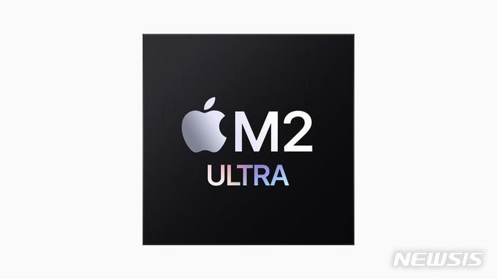 [서울=뉴시스]애플은 6일 '세계 개발자 컨퍼런스(WWDC) 2023'에서 M2 칩 라인업을 완성하는 새로운 시스템 온 칩(SoC)인 M2 울트라를 공개했다. (사진=애플 제공)