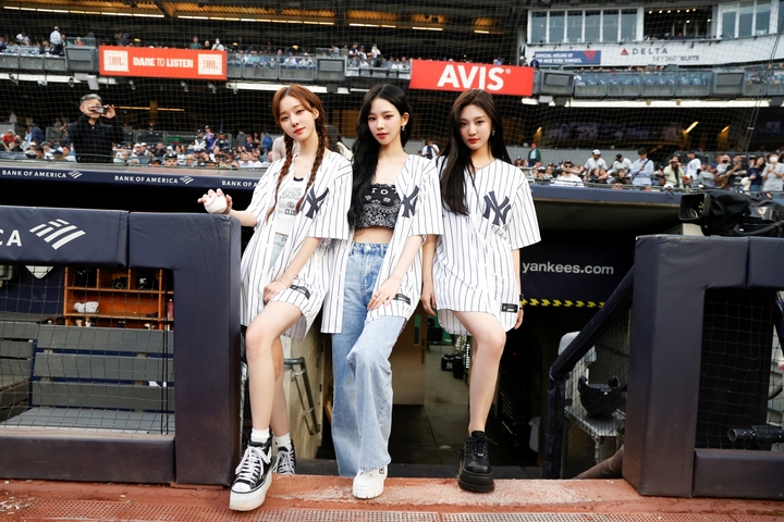 [서울=뉴시스] 에스파 뉴욕 양키스 시구. 2023.06.09. (사진 = Yankees 제공) photo@newsis.com *재판매 및 DB 금지