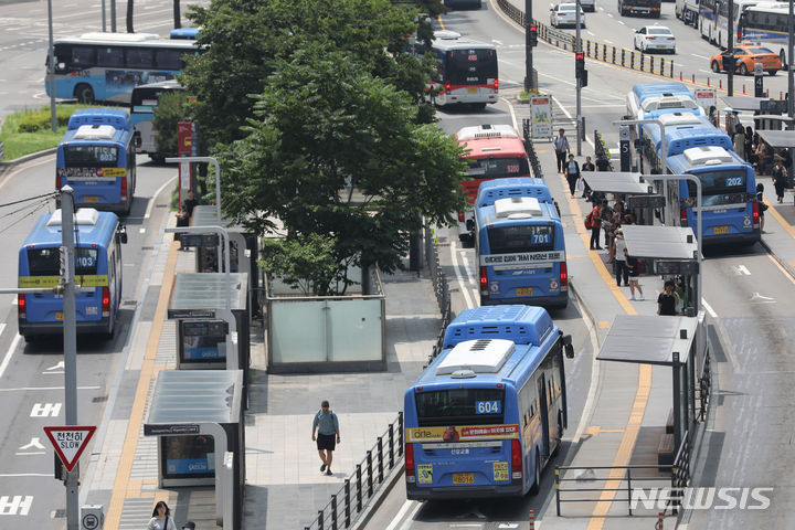 국토부, 버스·택시 유가보조금 지급기간 1년 연장