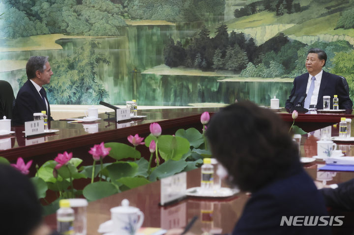 [베이징=AP/뉴시스] 토니 블링컨 미국 국무장관이 19일 베이징 인민대회당에서 시진핑 중국 국가주석과 면담하고 있다. 2023.06.19.