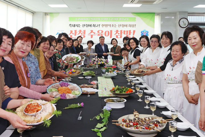 '산청한방약초 흑돼지 수육' 맛과 건강 다 잡았다