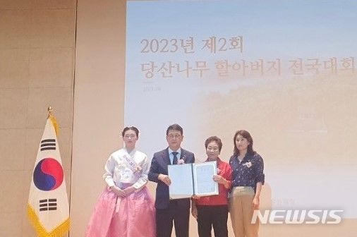 이귀순 김해 이팝나무지킴이, '당산나무 할아버지' 됐다