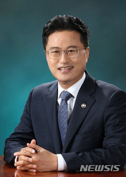민족화해협력범국민협의회 공동의장에 선임된 김정우 전 의원.