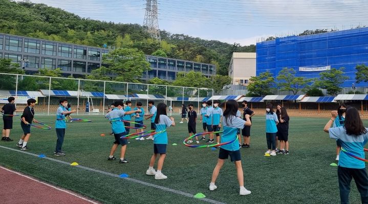 [울산=뉴시스] 박수지 기자 = 울산시 동구보건소가 운영한 '청소년 굿모닝 운동교실' 프로그램. 2023.07.12. (사진=동구 제공) photo@newsis.com *재판매 및 DB 금지