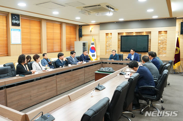 포천시와 포천시의회가 지난 6월 21일 드론작전사령부 창설 관련 긴급간담회를 개최하고 반대 의사를 밝혔다. (사진=포천시 제공)