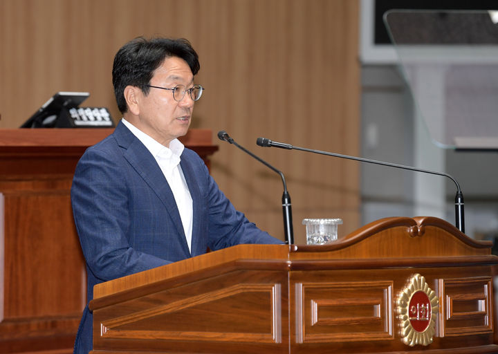 [광주=뉴시스] 시정질문에 답변하는 강기정 광주시장. (사진=광주시 제공) photo@newsis.com *재판매 및 DB 금지