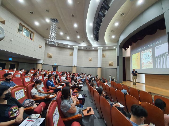 [대구=뉴시스] 행복북구문화재단 구수산·대현·태전도서관은 문화가 있는 날과 연계해 야간 인문학 강연을 운영한다. (사진=행복북구문화재단 제공) 2023.07.22. photo@newsis.com *재판매 및 DB 금지