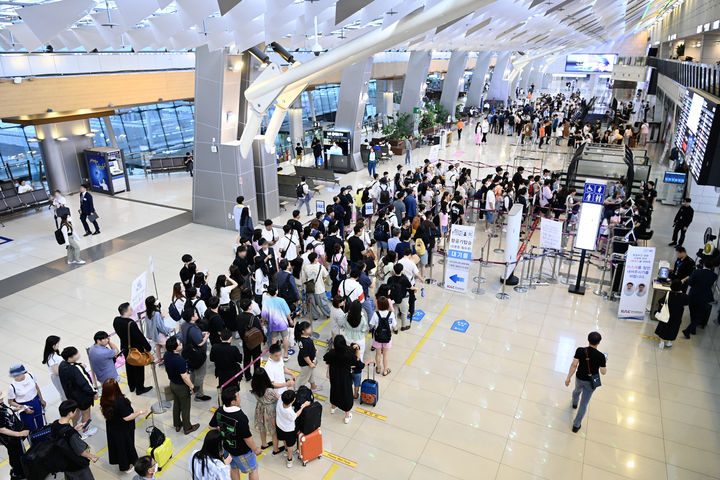 [서울=뉴시스] 홍찬선 기자 = 사진은 김포공항 국내선 출발장의 모습. 2023.07.24.(사진=한국공항공사 제공) photo@newsis.com *재판매 및 DB 금지