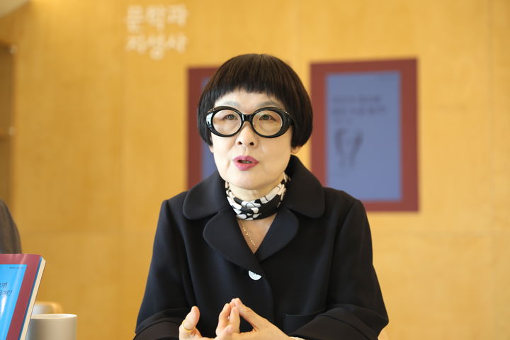 [서울=뉴시스] 김혜순 시인(사진=문학과지성사 제공) 2023.07.26. photo@newsis.com *재판매 및 DB 금지