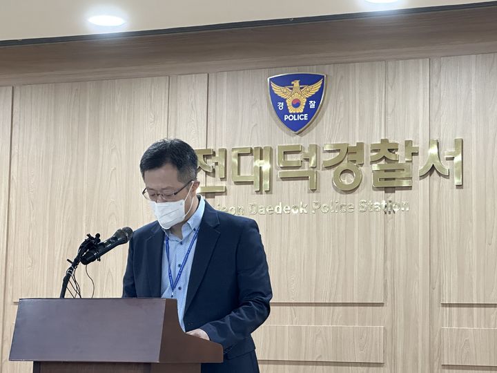 대전 대덕경찰서 배인호 형사과장이 4일 오후 고등학교 칼부림 사건을 브리핑하하고 있다. *재판매 및 DB 금지