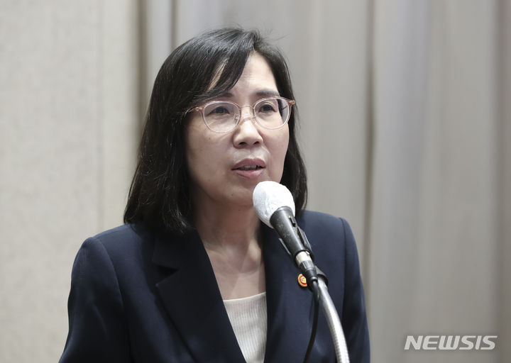 [서울=뉴시스] 김근수 기자 = 김현숙 여성가족부 장관이 9일 서울 종로구 성균관대학교에서 진행된 스위스 스카우트 대원 태권도 체험 현장을 방문해 인사말을 하고 있다. 2023.08.09. ks@newsis.com