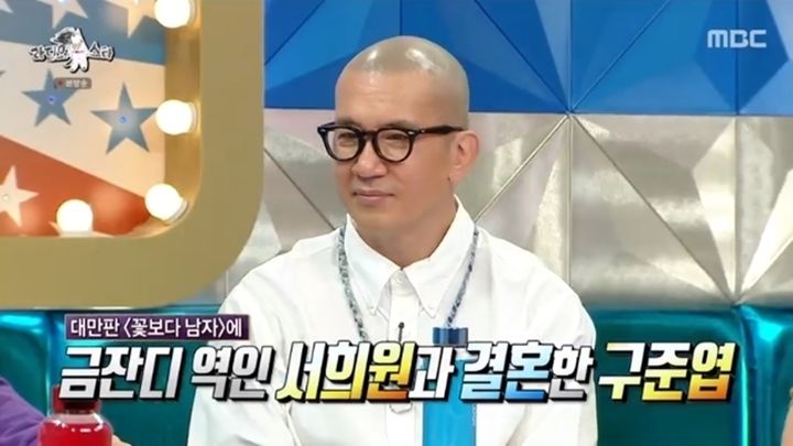 [서울=뉴시스] 가수 구준엽이 지난 9일 방송된 MBC TV '라디오스타'에 출연해 아내인 대만 배우 쉬시위안(徐熙媛·서희원)와의 러브 스토리를 밝혔다. (사진= MBC TV 예능물 '라디오스타' 캡처) 2023.08.10. photo@newsis.com *재판매 및 DB 금지 *재판매 및 DB 금지