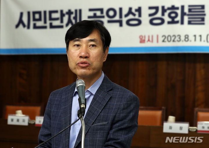 [서울=뉴시스] 이영환 기자 = 하태경 국민의힘 시민단체선진화특위 위원장이 지난 11일 오전 서울 여의도 국회에서 열린 토론회 '시민단체 공익성 강화를 위한 제도 개선 및 지원방안 모색'에서 개회사를 하고 있다. 2023.08.11. 20hwan@newsis.com