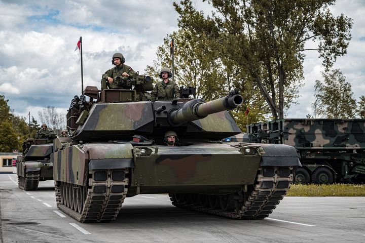 우크라이나와 국경을 접하고 있는 북대서양조약기구(NATO) 회원국 폴란드가 한국산 K2 전차, K9 자주포 등을 동원해 수십 년 만에 최대 규모의 열병식을 열었다. 출처 : @Poland_MOD *재판매 및 DB 금지