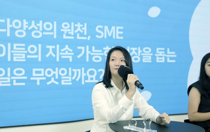 네이버는 최수연 대표와 플랫폼 소셜 임팩트에 관심 있는 직원들로 구성된 ‘꽃 앰배서더’가 지난해에 이어 두번째 토론을 진행했다고 17일 밝혔다.(사진=네이버) *재판매 및 DB 금지