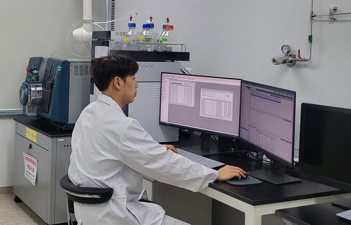 의성군 농업기술센터에서 잔류농약검사를 시행하고 있다. (사진=의성군 제공) *재판매 및 DB 금지