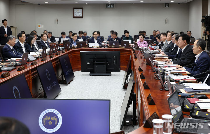 [서울=뉴시스] 전신 기자 = 윤석열 대통령이 29일 서울 용산 대통령실 청사에서 열린 국무회의를 주재하고 있다. (대통령실통신사진기자단) 2023.08.29. photo1006@newsis.com