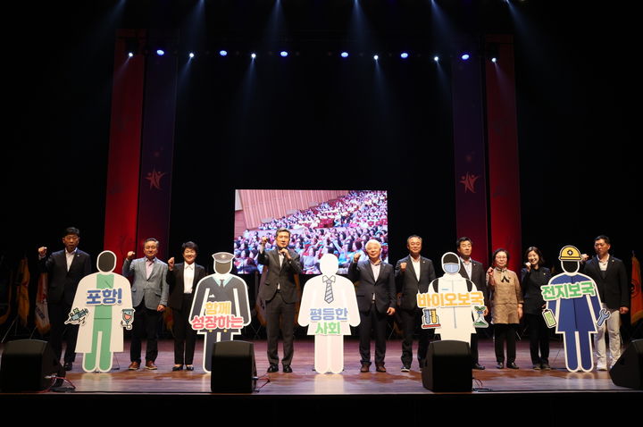 [포항=뉴시스] 강진구 기자 = 경북 포항시는 지난 1일 문화예술회관에서 포항 여성들의 최대 문화축제인 ‘제24회 세오녀문화제’를 개최했다.(사진=포항시 제공) 2023.09.03.photo@newsis.com *재판매 및 DB 금지