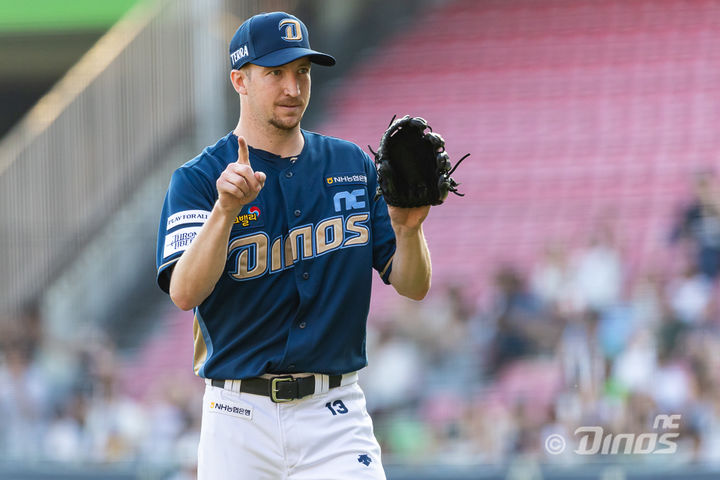 NC 다이노스 외국인 선수 재영입 검토와 이승엽 코치직 제안 등 한국 스포츠의 주요 이슈