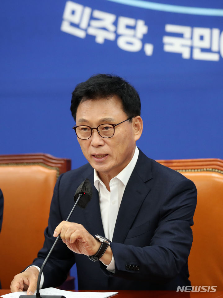 [서울=뉴시스] 고범준 기자 = 박광온 더불어민주당 원내대표가 5일 오전 서울 여의도 국회에서 열린 원내대책회의에서 발언하고 있다. 2023.09.05. bjko@newsis.com