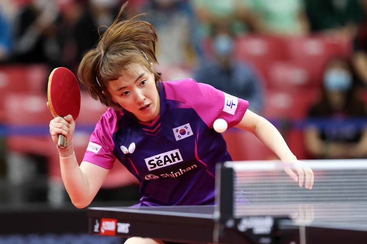 [서울=뉴시스] 고승민 기자 = 한국 여자탁구가 2023 제26회 ITTF-ATTU 평창아시아탁구선수권대회 단체전 결승에 진출했다. 대회 3일차인 5일 강원 평창돔에서 열린 단체 4강전에서 한국 여자 탁구대표팀이 홍콩을 3대 0으로 이겼다. 한국 여자 탁구대표팀은 이날 오후7시 중국을 상대로 결승전에 나선다. 사진은 이날 경기를 치르는 서효원 모습. (사진=2023 평창아시아탁구선수권대회 조직위원회 제공) 2023.09.05. photo@newsis.com *재판매 및 DB 금지