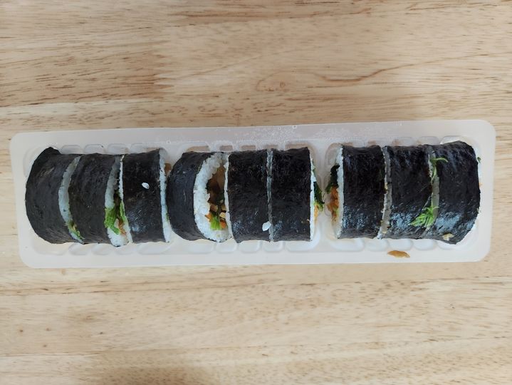 해외에서 난리났다는 냉동 김밥…직접 먹어봤다