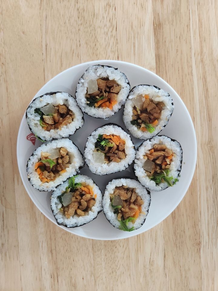 해외에서 난리났다는 냉동 김밥…직접 먹어봤다