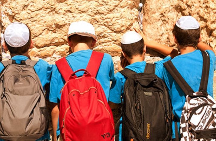 예루살렘 통곡의 벽에서 기도하는 아이들. (사진=이스라엘관광청 제공) photo@newsis.com *재판매 및 DB 금지