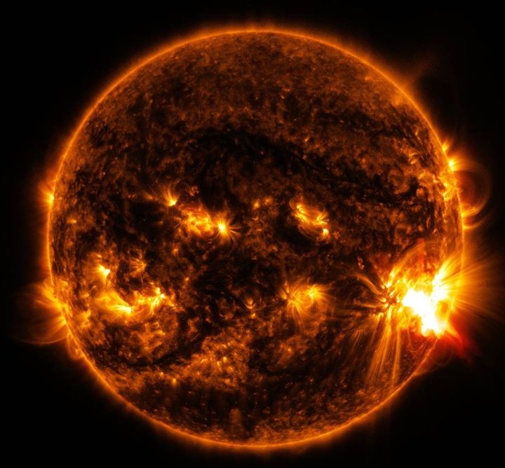태양활동 극대기 때 강하게 발생하는 '태양플레어' 현상. 이같은 태양활동이 강하게 나타나면 지구 대기권의 위성, 무선통신망 등에까지 피해를 줄 수 있다. (사진=나사) *재판매 및 DB 금지