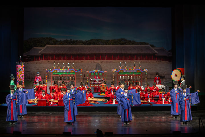 국립국악원과 주헝가리한국문화원은 이날 에르켈극장에서 한국의 대표적인 전통 공연예술 '종묘제례악'을 선보였다. (사진=국립국악원 제공) photo@newsis.com *재판매 및 DB 금지