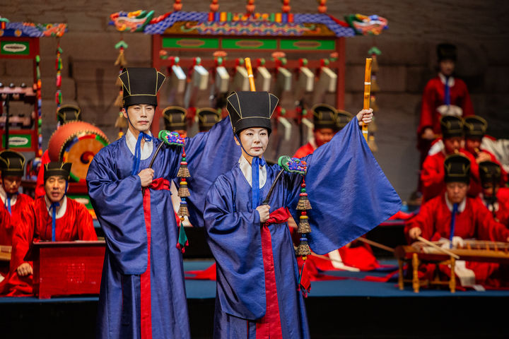 국립국악원과 주헝가리한국문화원은 이날 에르켈극장에서 한국의 대표적인 전통 공연예술 '종묘제례악'을 선보였다. (사진=국립국악원 제공) photo@newsis.com *재판매 및 DB 금지
