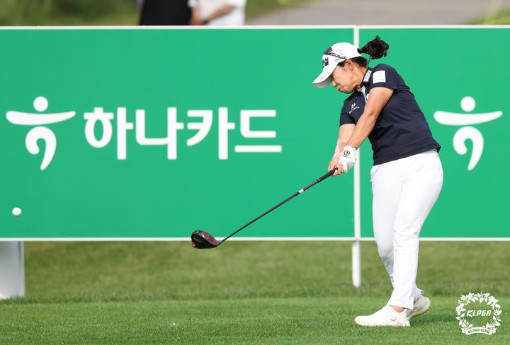 [서울=뉴시스]김수지 하나금융그룹챔피언십 3R 18번홀 티샷. 2023.09.23. (사진=KLPGA 제공) *재판매 및 DB 금지