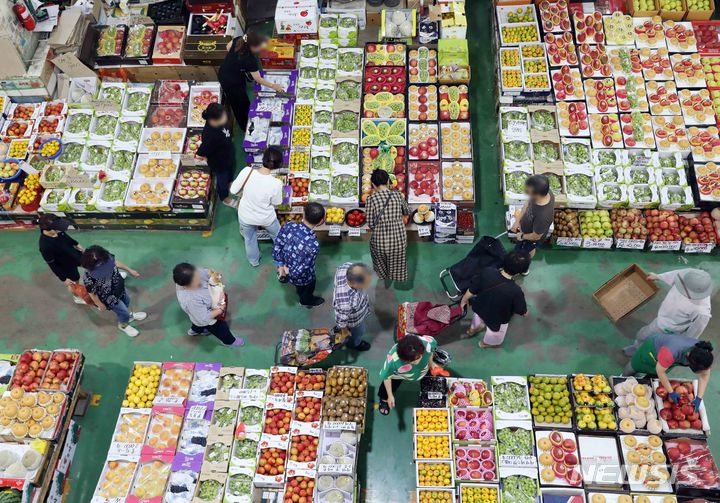 [부산=뉴시스] 부산 해운대구 반여농산물도매시장.