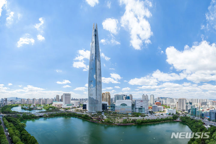 롯데물산, 안성·이천 물류센터 매각 추진…총 2000억 규모 추산 롯데물산, 안성·이천 물류센터 매각 추진…총 2000억 규모 추산