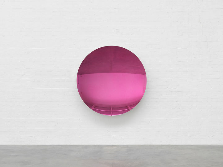 아니쉬 카푸어, 〈Pale Pink Candy〉,2023 Stainless steel and lacquer, 155 x 155 cm © Anish Kapoor. All rights reserved DACS/SACK, 2023 이미지 제공: 국제갤러리 *재판매 및 DB 금지