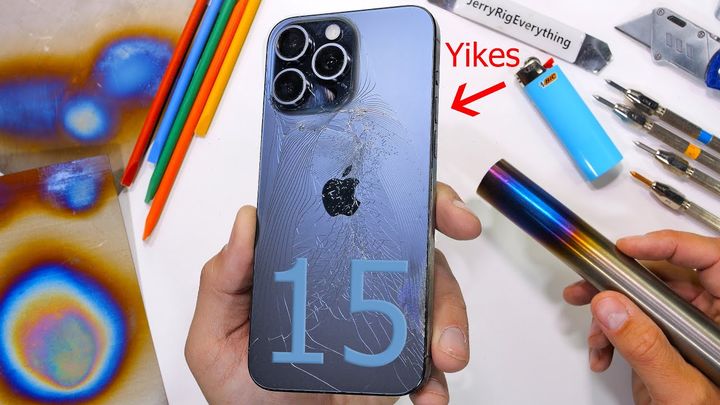 티타늄 소재를 사용해 기대를 모은 '아이폰 15 프로 맥스'가 이전보다 약한 내구성으로 논란이 되고 있다.(사진=유튜브 캡처) *재판매 및 DB 금지