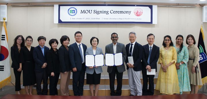 [울산=뉴시스] 춘해보건대학교는 5일 교내 회의실에서 인도 요가대학교인 S-VYASA대학교(스와미 비베카나다 요가대학교)와 업무협약을 체결했다.  *재판매 및 DB 금지