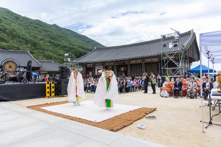 [서울=뉴시스] 6일 대한불교 조계종 제19교구 본사 지리산 대화엄사가 개최한 화엄문화제 행사 중 괘불재 (사진=화엄사 제공) ㅈ2023.10.06. *재판매 및 DB 금지