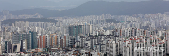 서울 상업·업무용 건물 거래 건수는 늘고 있지만, 대형 거래가 급감하면서 거래액은 감소한 것으로 나타났다. 고금리와 경기침체 영향 등으로 거래 규모가 크지 않은 '꼬마빌딩'만 거래되고 있는 상황이다.