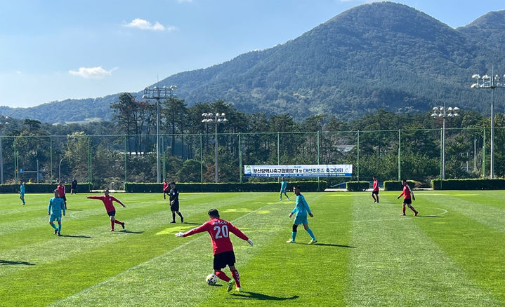 [부산=뉴시스] 제42회 부산시축구협회장기 및 대선주조배 축구대회 (사진=대선주조 제공) *재판매 및 DB 금지