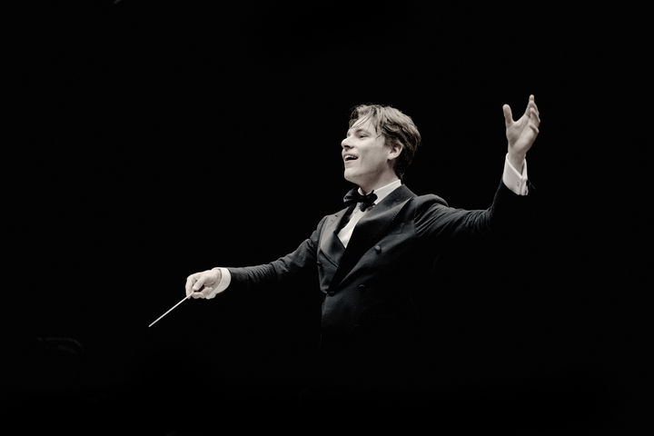 [서울=뉴시스]지휘자 클라우스 메켈레. (사진=Marco Borggreve_Oslo Philharmonic 제공) 2023.08.10. photo@newsis.com *재판매 및 DB 금지