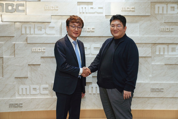 MBC 안형준 사장(왼쪽), 하이브 방시혁 의장