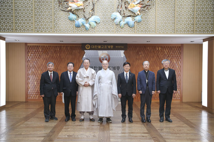 [서울=뉴시스] 한국종교지도자협의회 수장단 (사진=한국종교지도자협의회 제공) 2023.11.02. photo@newsis.com *재판매 및 DB 금지