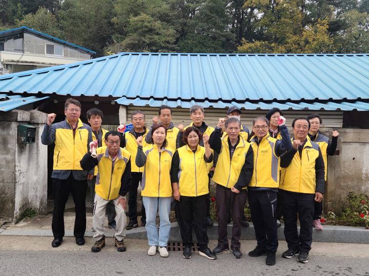 활동 후 기념 사진을 찍고 있다.(사진=공주시) *재판매 및 DB 금지