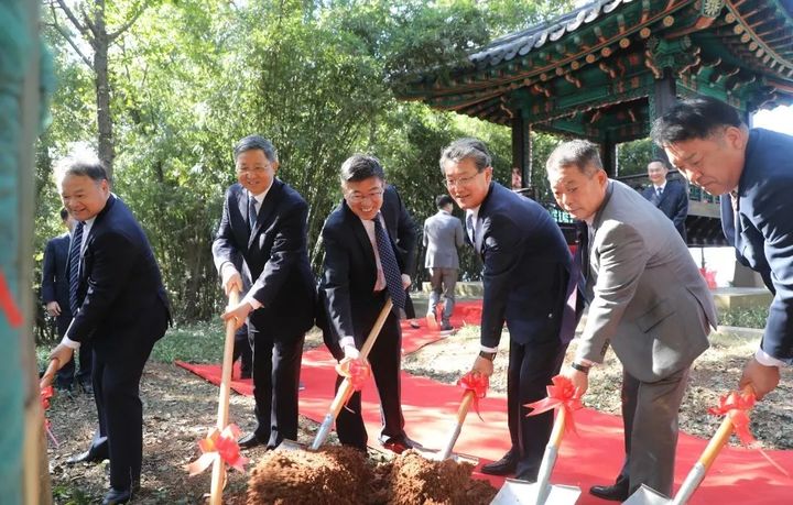 구례군- 중국 지주시, 상호결연 20주년 기념식수. 구례군 제공 *재판매 및 DB 금지